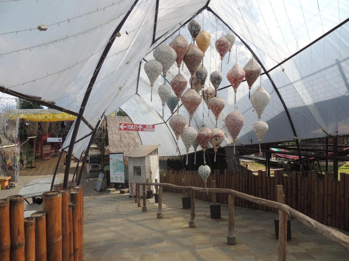 Hotel Semilir Glamping Semarang Esterno foto